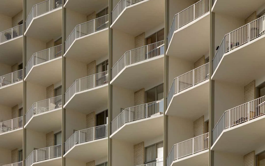 Balconi incassati: come vengono ripartite le spese in condominio?
